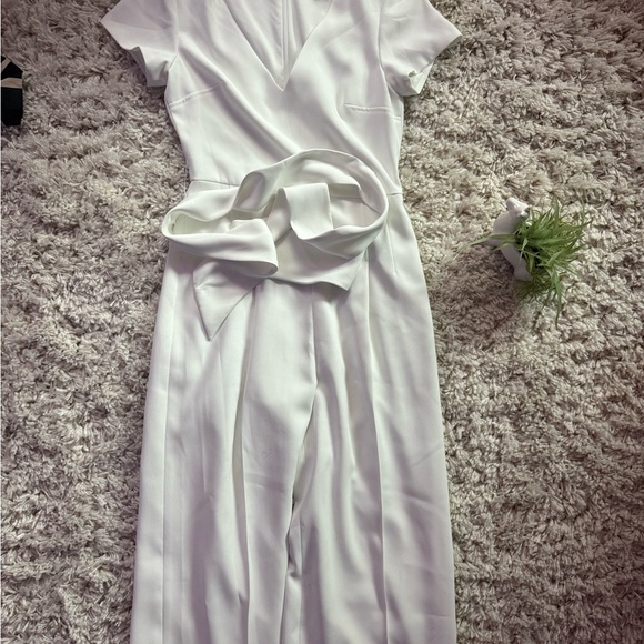 Club Monaco Dresses & Skirts - Club Monaco Elegant White Dress jumpsuit with Bow Detail
